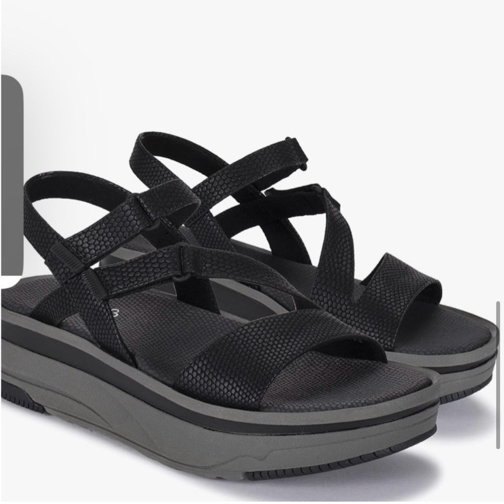 Baretraps  Antimicrobial Malyka wedge sandal